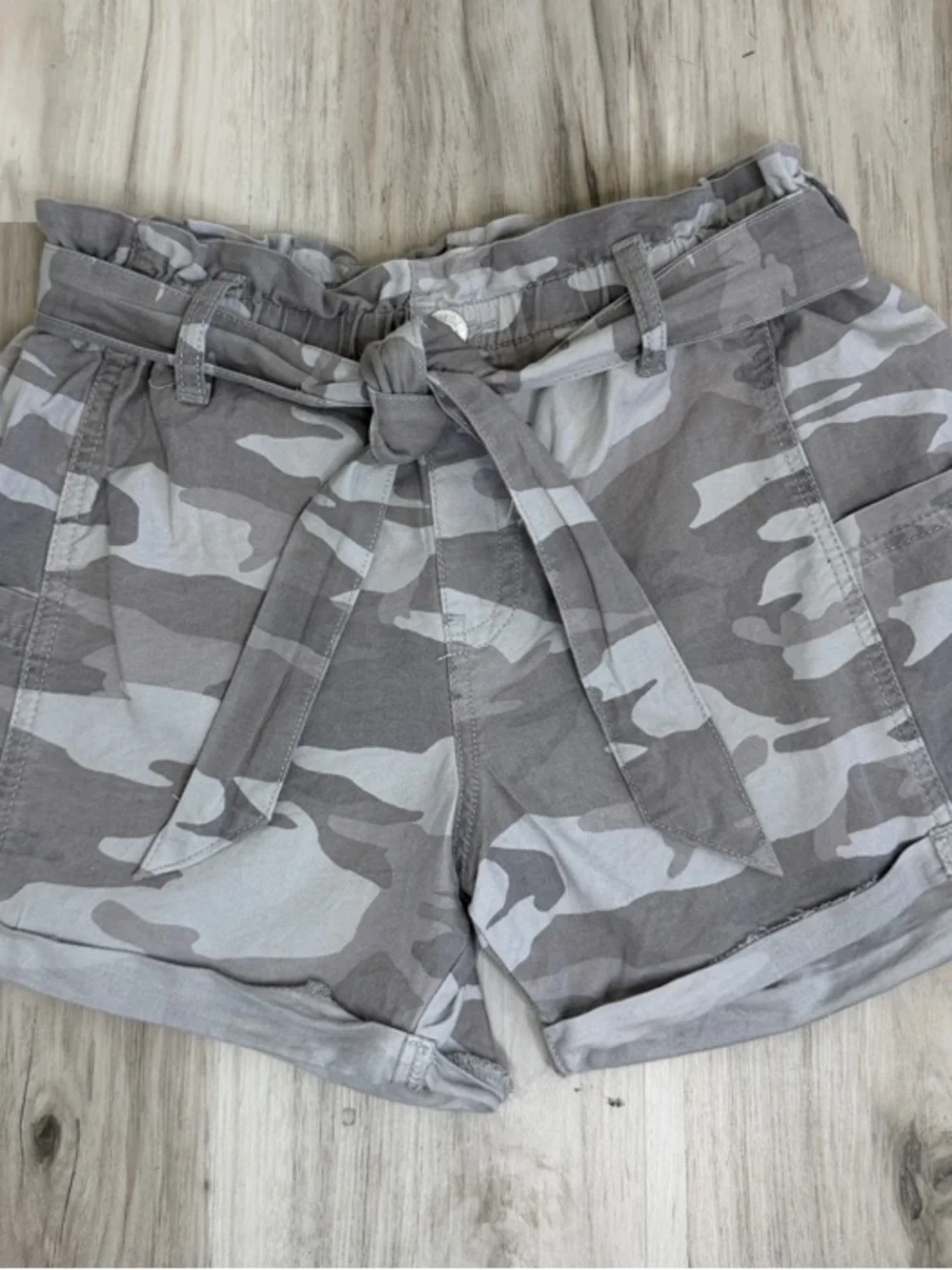 Abercrombie kids Gray Camo Tie-Waist Cargo Shorts girls size 11/12